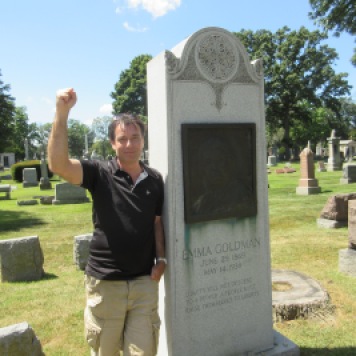 Tombe d'Emma Goldman (militante libertaire et féministe russe émigrée aux USA) au cimetière de Forest Home à Forest Park dans la banlieue de Chicago. En savoir plus sur Emma Goldman : https://fr.wikipedia.org/wiki/Emma_Goldman