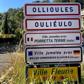 Ollioules Ouliéulo (panneau d'entrée de ville) - Crédit photo ERIC DUSSART